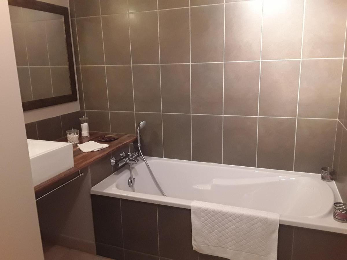 Escampette Hotel Saint-Aubin-en-Charollais Екстериор снимка